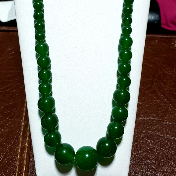 JADE NECKLACE - Picture 3 of 3
